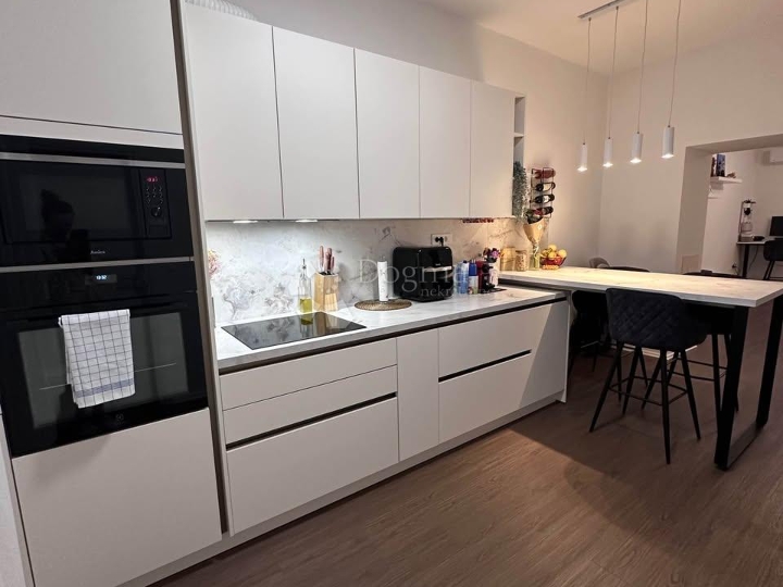 Novouređen moderan stan 65m² - Centar Rijeke