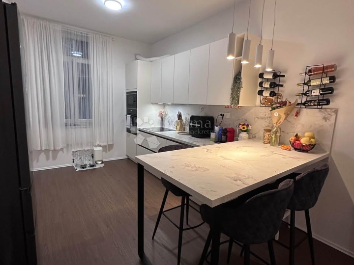 Novouređen moderan stan 65m² - Centar Rijeke