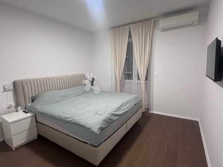 Novouređen moderan stan 65m² - Centar Rijeke