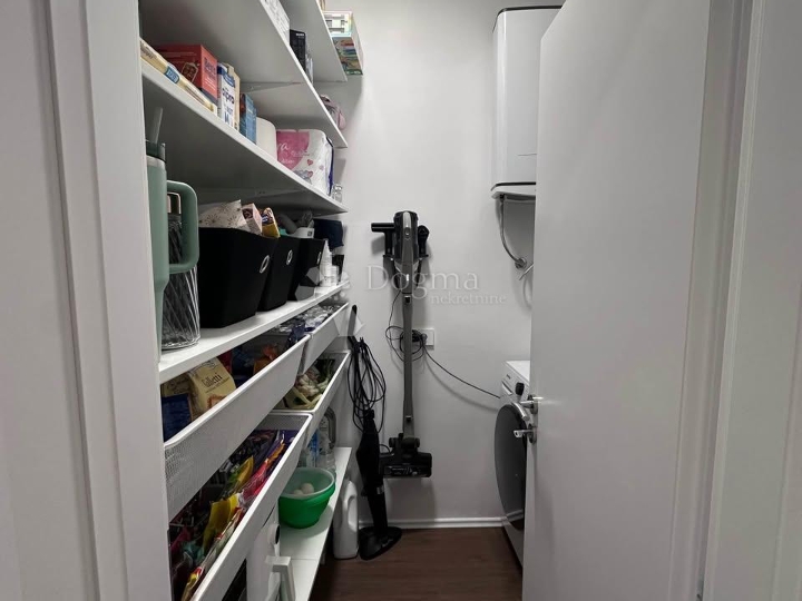 Novouređen moderan stan 65m² - Centar Rijeke