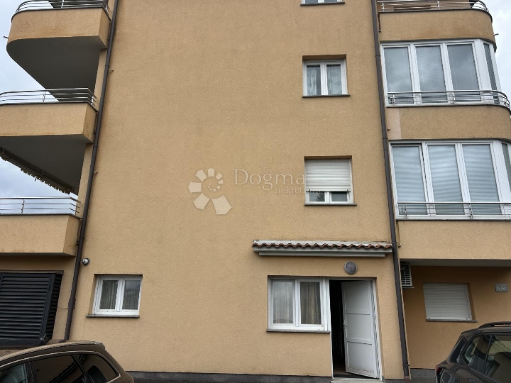 Srdoči, prizemni stan s puno potencijala
