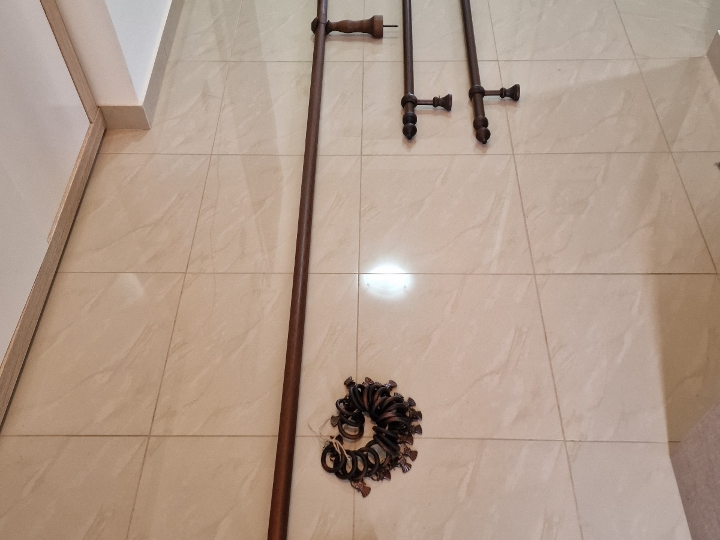 Prodajem drvene karniše za zavjese