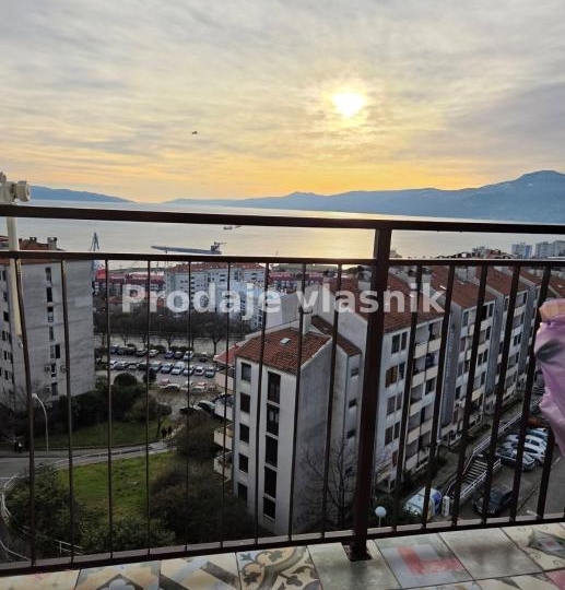 Mali stan s prekrasnim pogledom (prodaja)