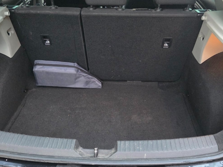 Seat Leon 1.6 TDI, 66kW, reg. do 05./27., 2 seta guma