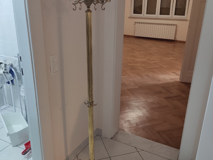 Stalak za jakne poklanjam