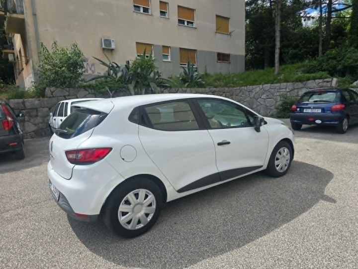 Renault clio 1.2, reg. do 5/27.