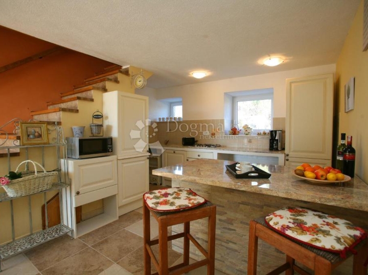 Prekrasna istarska villa s bazenom, 220 m² i 5 en-suite spavaćih soba