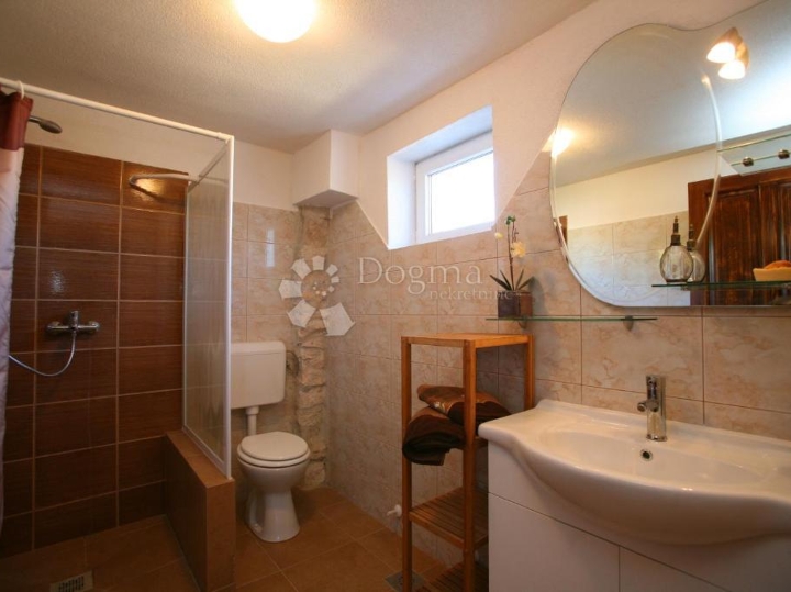 Prekrasna istarska villa s bazenom, 220 m² i 5 en-suite spavaćih soba