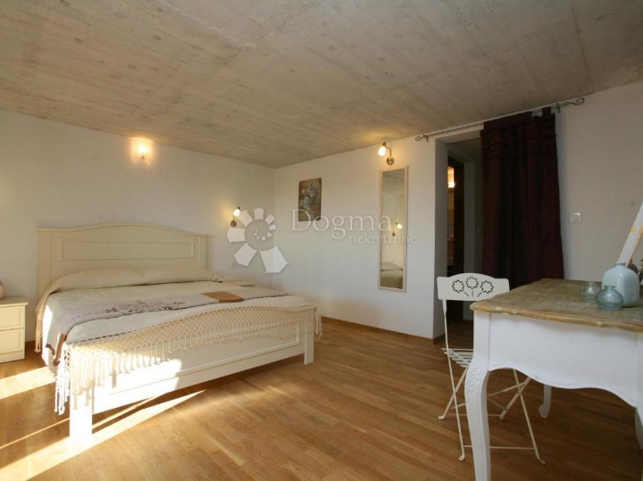 Prekrasna istarska villa s bazenom, 220 m² i 5 en-suite spavaćih soba