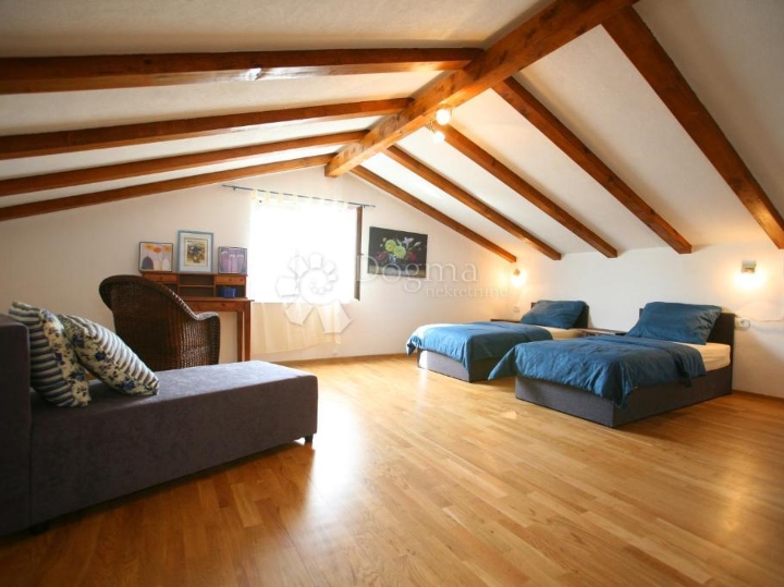 Prekrasna istarska villa s bazenom, 220 m² i 5 en-suite spavaćih soba