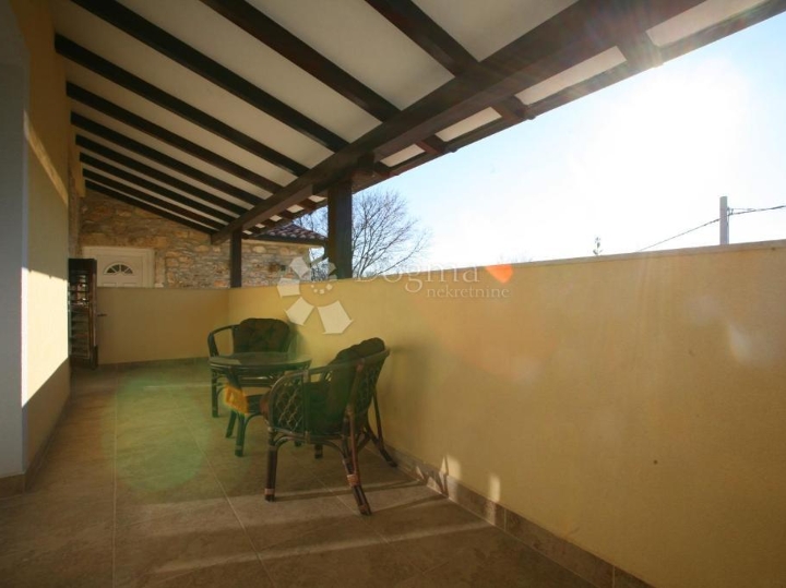 Prekrasna istarska villa s bazenom, 220 m² i 5 en-suite spavaćih soba
