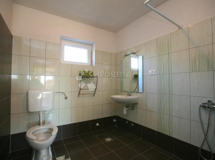 Prekrasna istarska villa s bazenom, 220 m² i 5 en-suite spavaćih soba