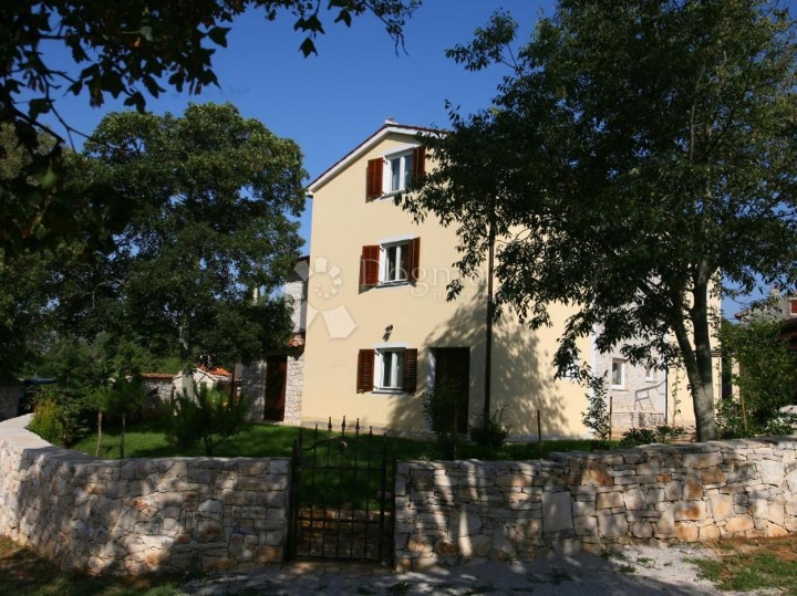Prekrasna istarska villa s bazenom, 220 m² i 5 en-suite spavaćih soba