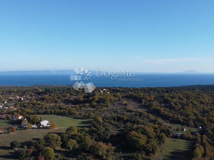 Pavićini - građevinsko zemljište 687m2