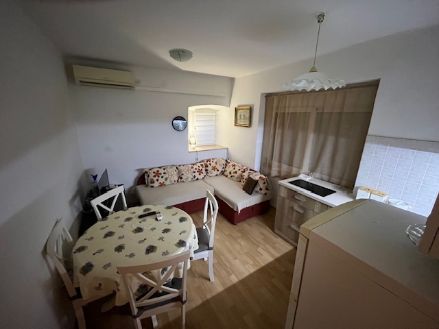 Novi Vinodolski, stan u centru, 1S+DB