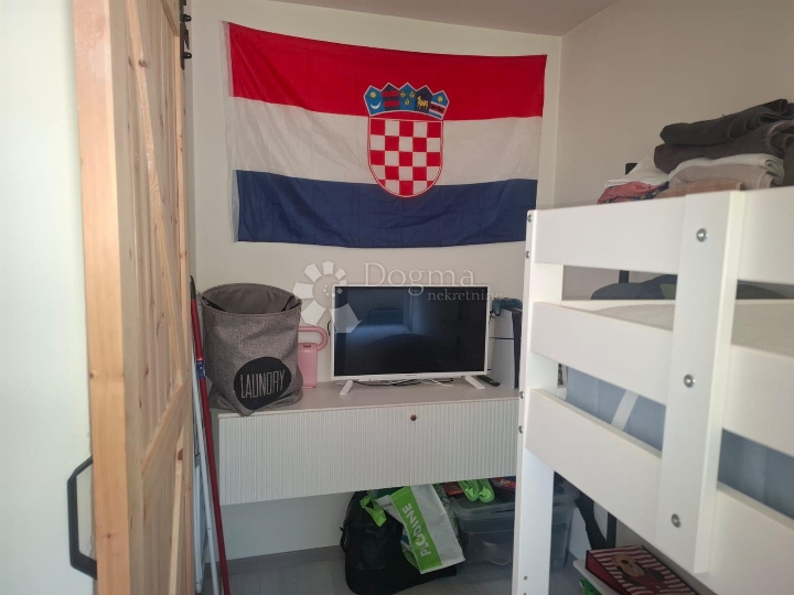 Atraktivan stan prvi red do mora
