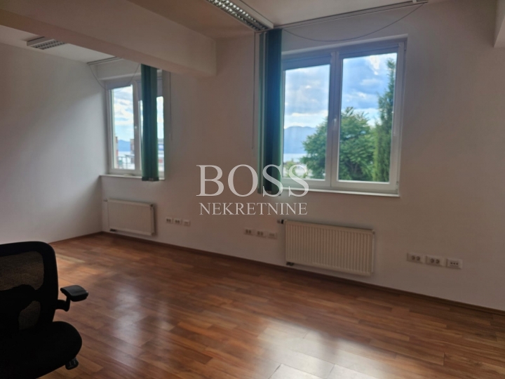 Mlaka, poslovni prostor s 4 ureda, 108 m2