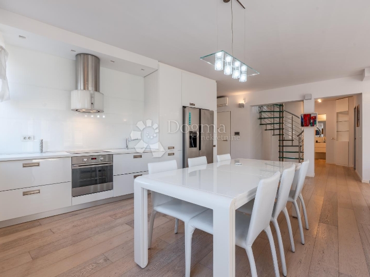 Drugi ovo nemaju!! Mi imamo – stan 153,90 m² s terasom 25 m², Centar Rijeke