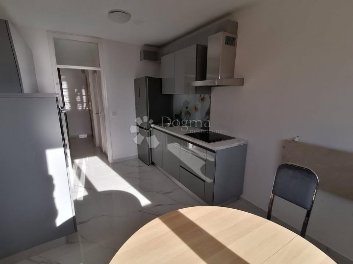 Rešetari, 70 m2, balkon, panoramski pogled