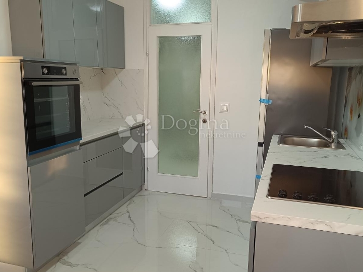 Rešetari, 70 m2, balkon, panoramski pogled