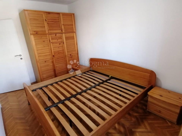 Rešetari, 70 m2, balkon, panoramski pogled