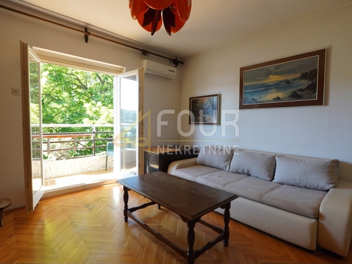 Kraljevica, izvrsna pozicija, stan uz more, 53.31m2, 2Skl., balkon