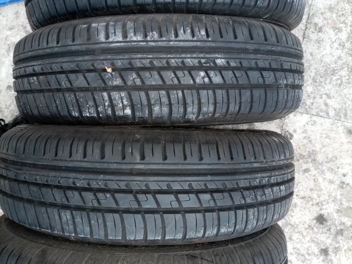 Felge s gumama Fiat uno, ljetne, dim. 155/70/13