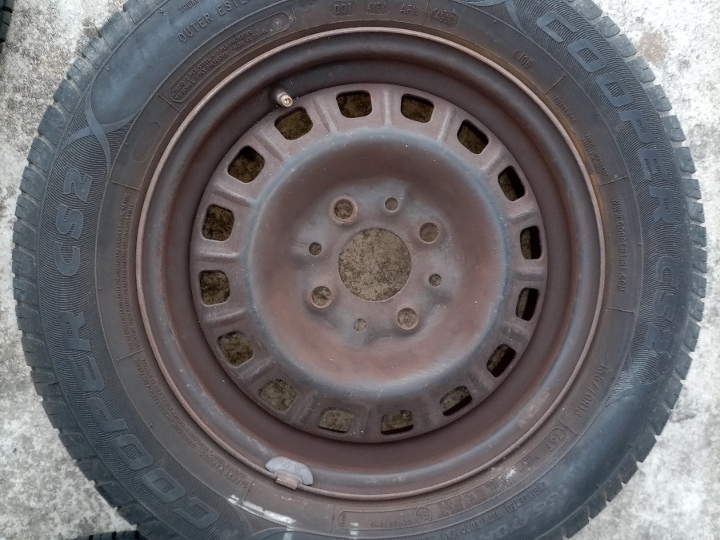 Felge s gumama Fiat uno, ljetne, dim. 155/70/13