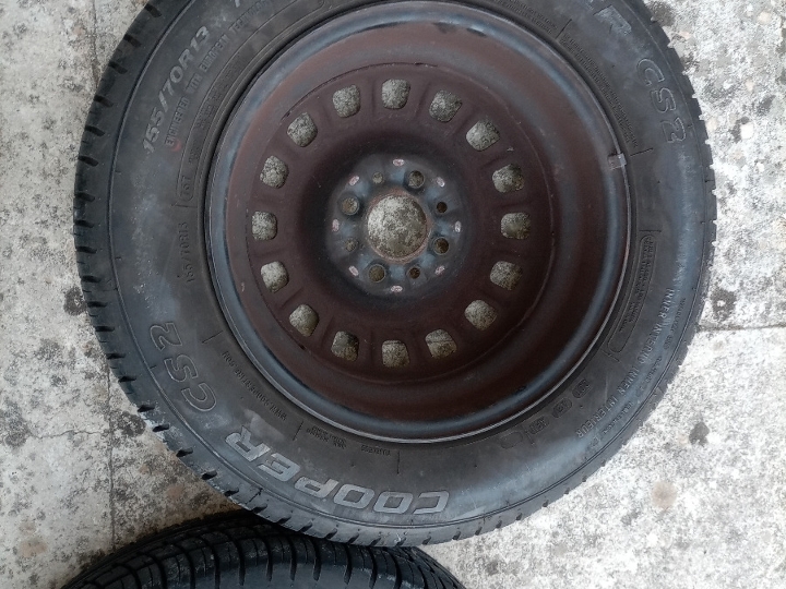 Felge s gumama Fiat uno, ljetne, dim. 155/70/13