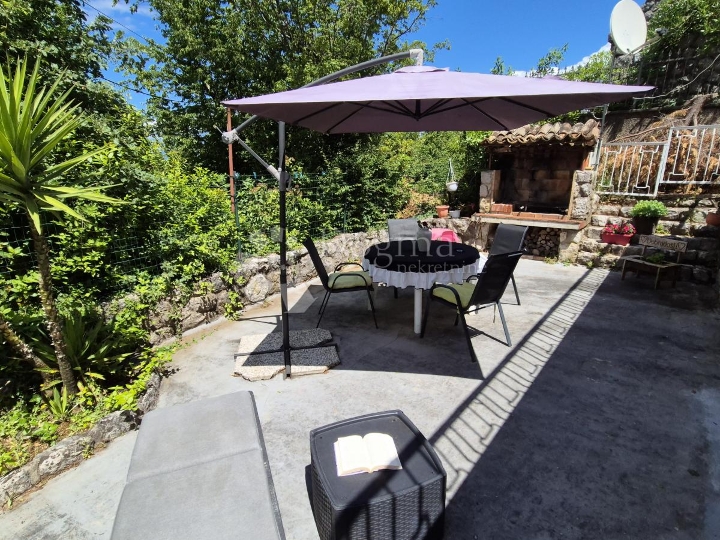 Njivice - apartman samo 50 metara od plaže