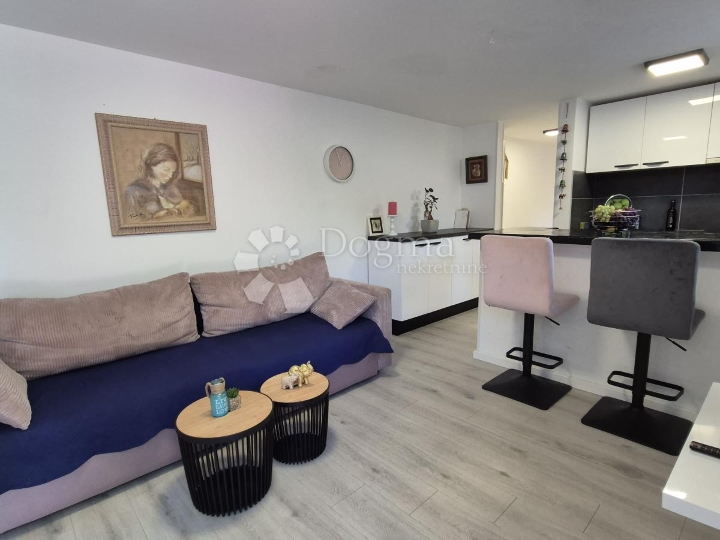 Njivice - apartman samo 50 metara od plaže