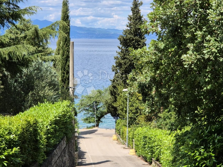 Njivice - apartman samo 50 metara od plaže