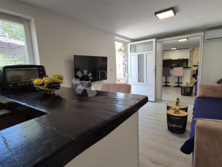 Njivice - apartman samo 50 metara od plaže