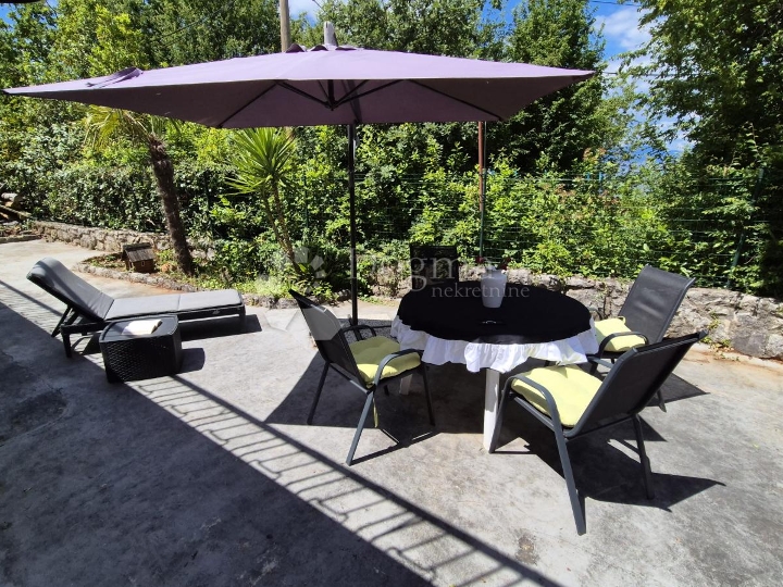 Njivice - apartman samo 50 metara od plaže