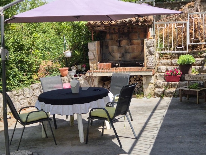Njivice - apartman samo 50 metara od plaže