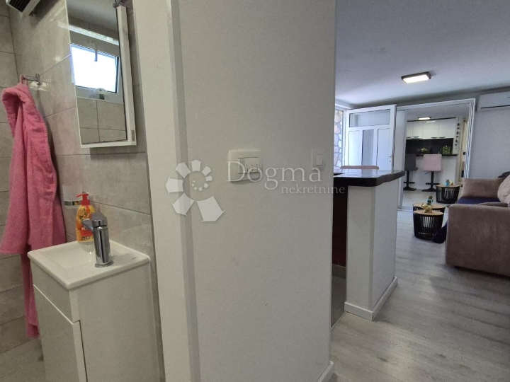 Njivice - apartman samo 50 metara od plaže