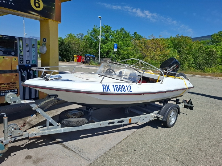 Gliser 4,30 m i Suzuki 50 4t + registrirana prikolica i vez u Mrtvom