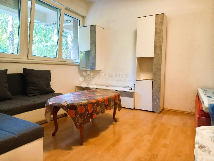 Turnić, 33 m2, odličan prilaz