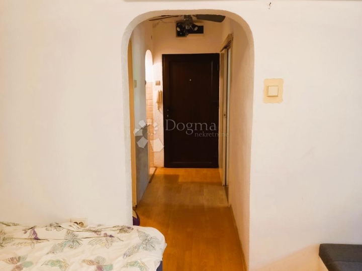 Turnić, 33 m2, odličan prilaz