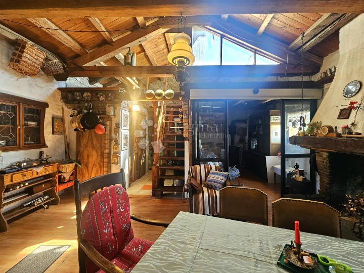 Istarska autohtona kućica na brdašcu