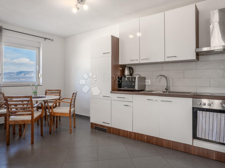 Klimno, apartman na samo 250m od mora