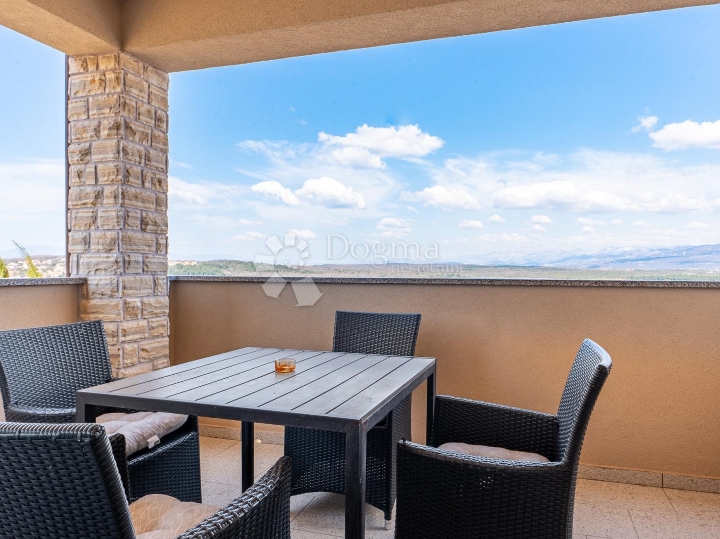 Klimno, apartman na samo 250m od mora