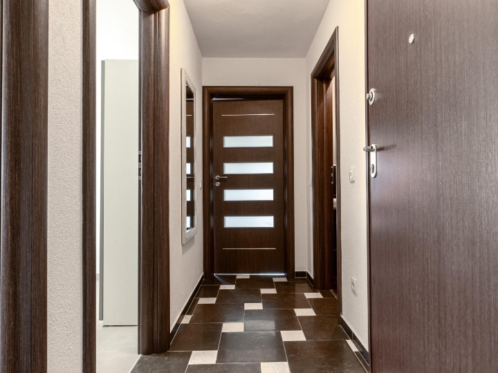 Klimno, apartman na samo 250m od mora