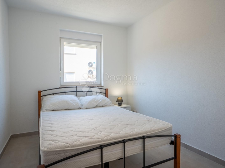 Klimno, apartman na samo 250m od mora