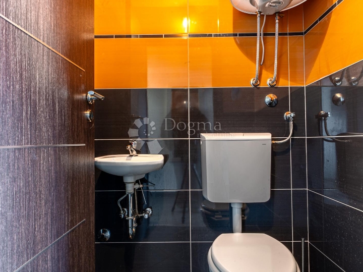 Klimno, apartman na samo 250m od mora