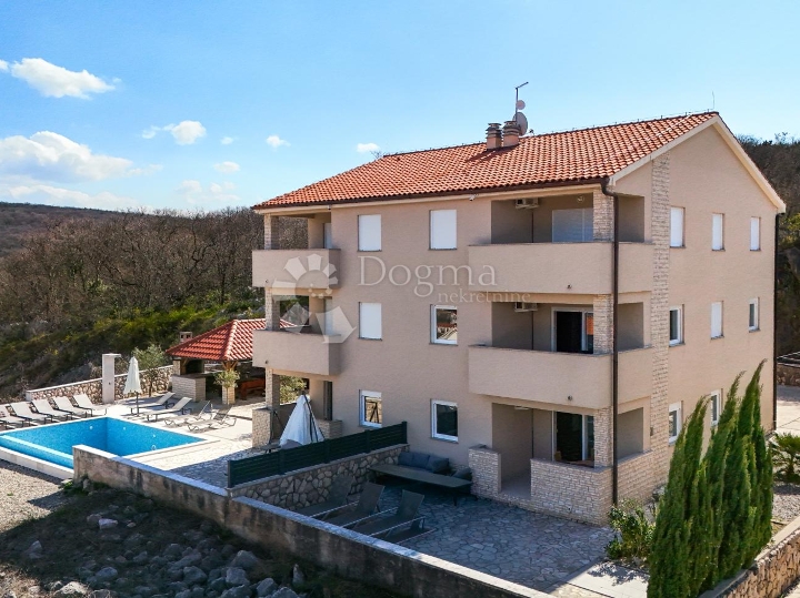 Klimno, apartman na samo 250m od mora