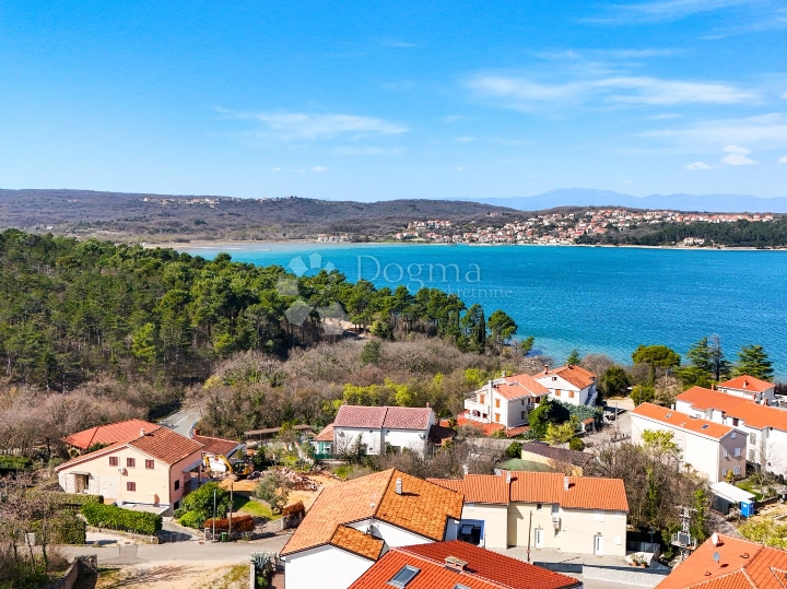 Klimno, apartman na samo 250m od mora
