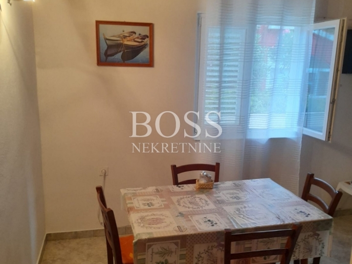 Rab, samostojeća kuća 320m2, prilika!