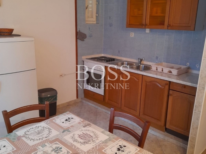 Rab, samostojeća kuća 320m2, prilika!