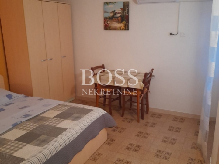 Rab, samostojeća kuća 320m2, prilika!